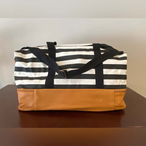 Weekender Bag - Picture 2 of 3